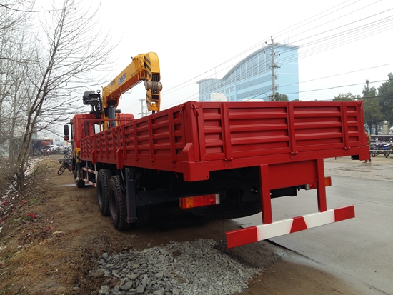 東風(fēng)新款后雙橋隨車吊