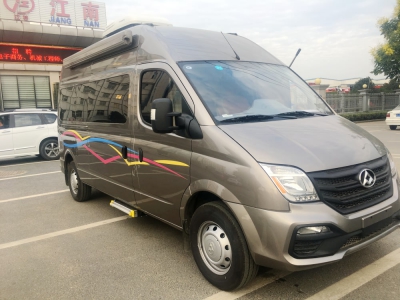 上汽大通V80長(zhǎng)軸高頂B型房車